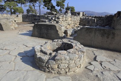 Sitio arqueológico minoico de Phaistos. Parte del complejo noreste. Complejo de cuatro habitaciones directamente adyacentes al antiguo palacio de Minoan