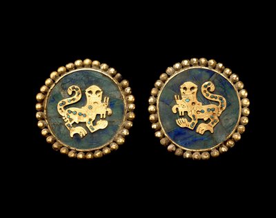 Par de Ornamentos para Orejas que Representan Felinos Sobrenaturales de Moche Moche