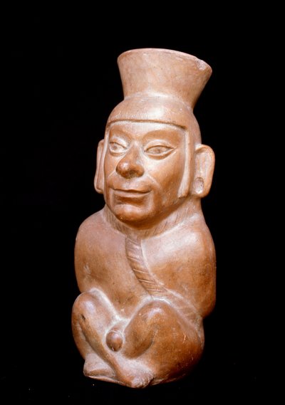 Arte precolombino, civilización Mochica: botella antropomorfa de terracota que representa a un prisionero antes de su sacrificio (lleva una cuerda alrededor del cuello y sus manos atadas en la espalda). 200 a.C.-700 d.C. de Moche Moche