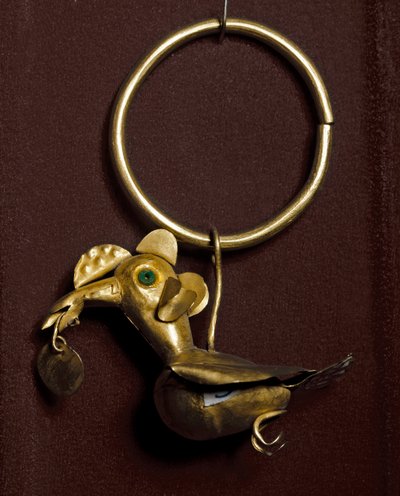 Arte precolombino, cultura Mochica: pendiente con pájaro en oro de Moche Moche