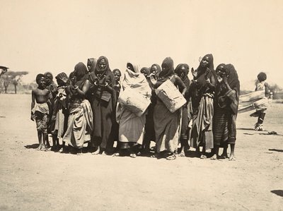 Construyendo un Imperio en la era fascista: grupo colorido de mujeres musulmanas, 09/05/1936 de Modestino Baldinetti