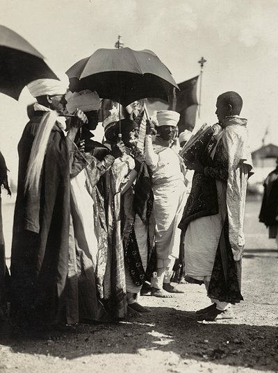 Construyendo un Imperio en la era fascista: leyendo los evangelios, 09/05/1936 (foto en b/n) de Modestino Baldinetti