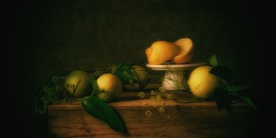 Naturaleza muerta con limón melancólico de Monique van Velzen