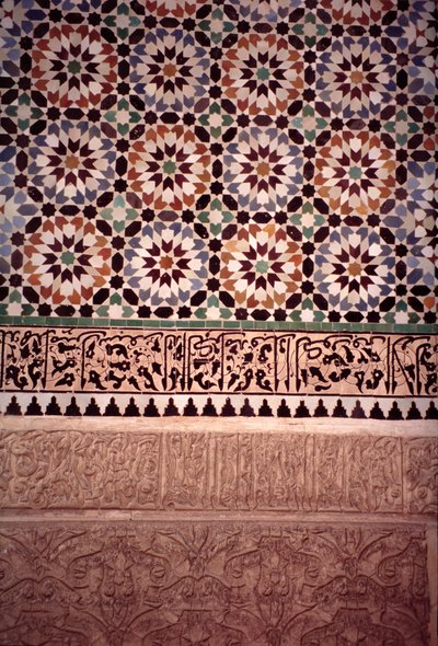 La pared inferior del patio principal, construido por los Saadíes en 1565 de Moroccan School