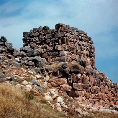 Arte micénico: vistas de una de las torres del sitio de la ciudad de Tirinto construida alrededor de 1200 a.C. Grecia de Mycenaean