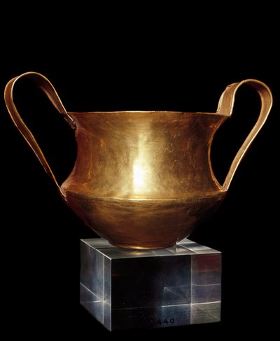 Arte micénico: canthara de oro de una de las tumbas reales de la necrópolis de Micenas. Atenas, Museo Arqueológico Nacional de Mycenaean Mycenaean