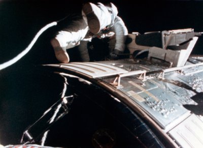 Alfred M. Worden nacido en 1932 durante la misión lunar Apollo 15, 1971 de NASA Images