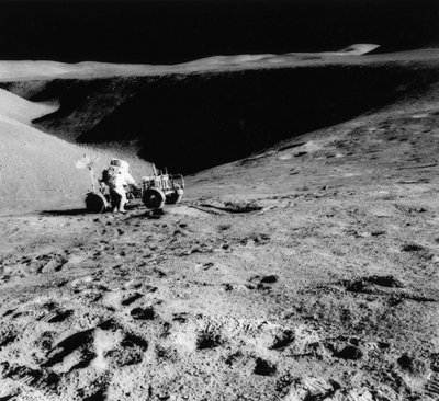 Astronauta David Scott b. 1932 en la pendiente de Hadley Delta durante el Apolo 15, 1971 de NASA Images