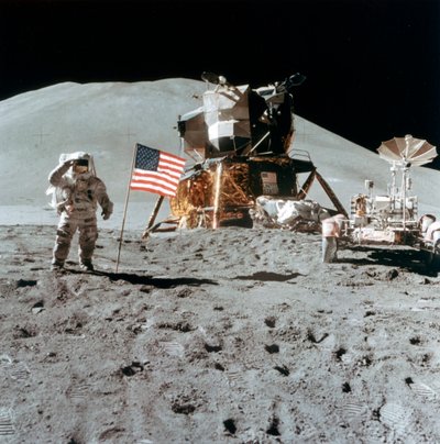 El astronauta James Irwin saluda en la Luna de NASA Images