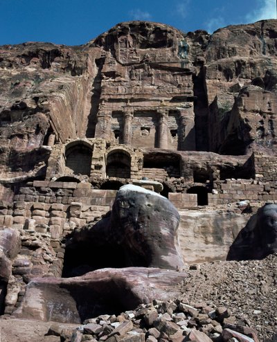 Vista de la tumba de la urna de Nabatean Nabatean