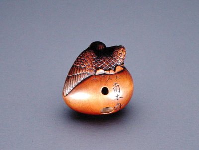 Netsuke, que representa un cuervo emergiendo de un huevo, c.1840 de Nambokusai Nambokusai