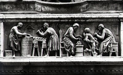 Relieve que representa a artistas y artesanos trabajando de Nanni di Banco