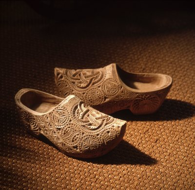 Zapatos de madera holandeses (zuecos) (klomp) de Nathan Benn