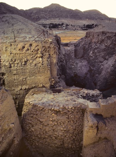 Zanja en el yacimiento arqueológico neolítico de Jericó de Nathan Benn