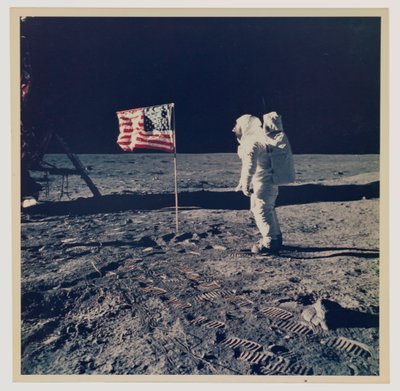 Buzz Aldrin y la bandera de EE. UU. en la Luna de Neil Armstrong