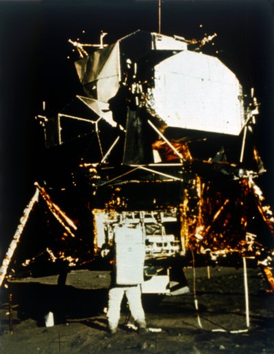 Buzz Aldrin junto al módulo lunar en la superficie de la Luna, misión Apollo II, julio de 1969 de Neil Armstrong