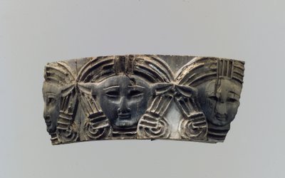 Placa de Mueble o Caja de Cosméticos de Cloisonné con Tres Cabezas Frontales de Neo Assyrian