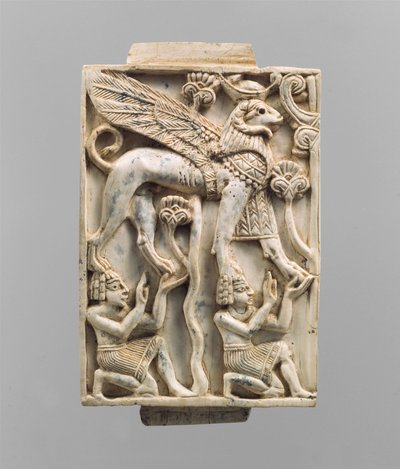 Placa de Mueble Tallada en Relieve con una Esfinge con Cabeza de Carnero de Neo Assyrian