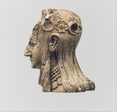 Cabeza de una figura femenina, c.8vo-7mo siglo a.C. de Neo Assyrian