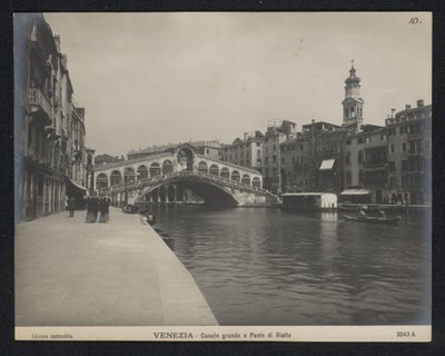 Vista del Puente de Rialto en Venecia Venecia - Canale grande e Ponte di Rialto (título sobre objeto) de Neue Photographische Gesellschaft