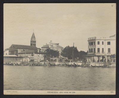Vista del muelle Lido. Venecia - altra veduta del Lido (título sobre objeto) de Neue Photographische Gesellschaft