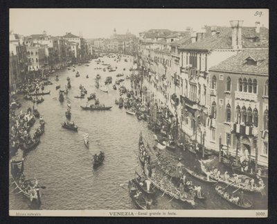 Góndolas en el Gran Canal de Venecia Venecia. Gran Canal en Festa (título sobre objeto) de Neue Photographische Gesellschaft