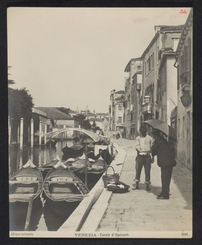 Góndolas en el Canale di Ognissanti en Venecia Venecia - Canale d