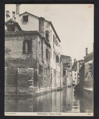 Canal en Venecia Venecia - Palazzo Franklin (título sobre objeto) de Neue Photographische Gesellschaft