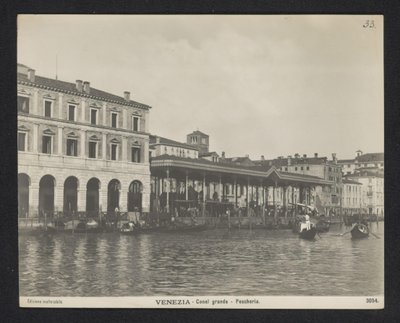 Mercado de pescado cubierto en Venecia Venecia - Gran Canal - Pescheria (título sobre objeto) de Neue Photographische Gesellschaft