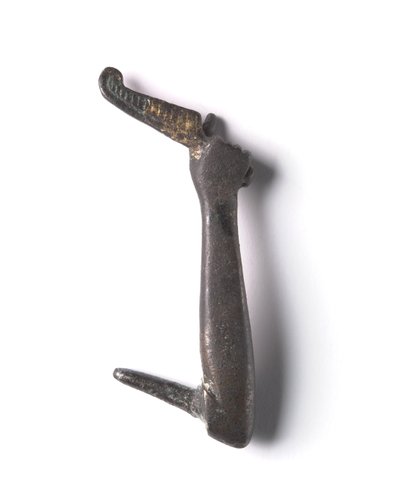 Montura de bronce de un "Paquete Shawabty": Brazo con pluma, finales de la 18ª a la 19ª Dinastía, circa 1336-1256 a.C. de New Kingdom Egyptian