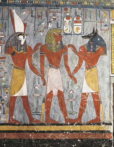 Faraón entre los dioses Harsiesis y Anubis de New Kingdom Egyptian