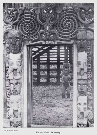 New Plymouth, Nueva Zelanda: Puerta maorí tallada de New Zealand Photographer