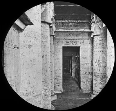 Interior del Templo de Dendera, Egipto, c1890 de Newton and Co