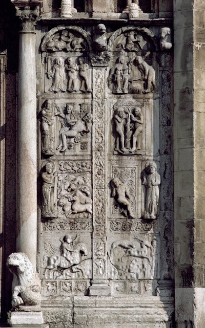 Detalle del lado sur del pórtico oeste de Nicholaus