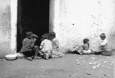 "Niños en conferencia" de Nicola Biondi