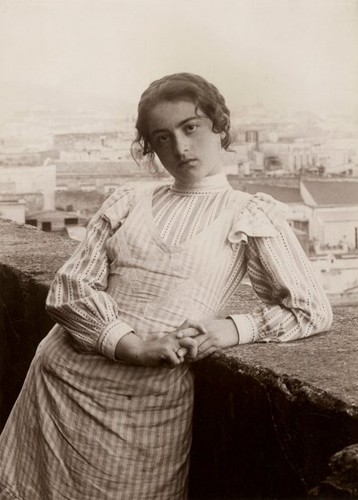 Mujer joven en una terraza, Nápoles de Nicola Biondi