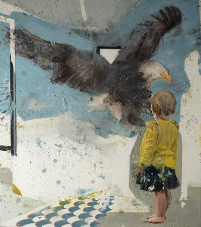 Muchacha con águila, 2022 (óleo sobre lienzo) de Nicola Pucci