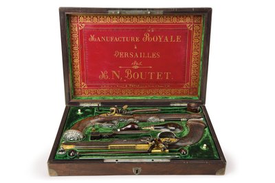 Un par de pistolas de chispa con montura de plata, Versalles, 1825 de Nicolas Noel Boutet