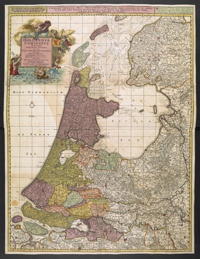 Mapa de Holanda con poblaciones, pantanos, bosques, colinas, carreteras, ríos y otros accidentes geográficos. El título aparece en una cartela decorativa en la parte superior izquierda, con la Fama, Neptuno y Tetis acompañados de putti con las armas de las de Nicolas Visscher
