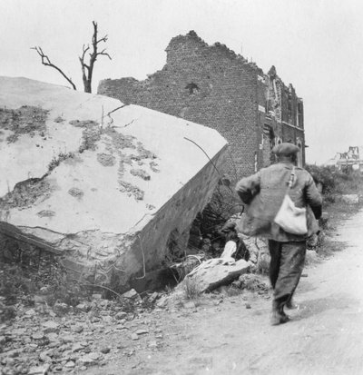 Bloque destruido por una mina, Lomme, cerca de Armentières, Francia, Primera Guerra Mundial, c. 1914-1918 de Nightingale and Co
