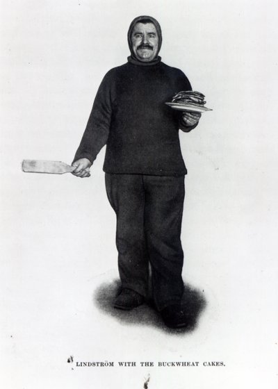 Lindstrom con los pasteles de trigo sarraceno, de El Polo Sur por Roald E. Amundsen, c.1910-12 de Norwegian Photographer