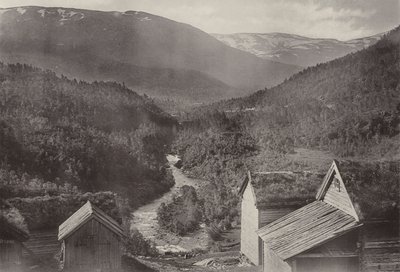 Mirando hacia el este desde Stalheim Hotel (fotografía en b/n) de Norwegian Photographer