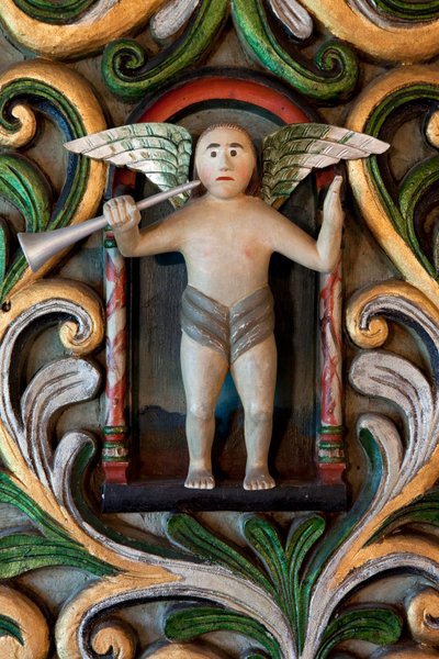 Ángel con trompeta, (detalle) del retablo, iglesia de Mo I Rana de Norwegian School