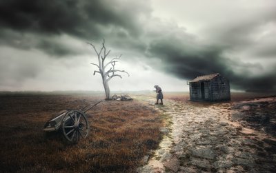 Figura solitaria, cielo tormentoso de Nuno Araujo