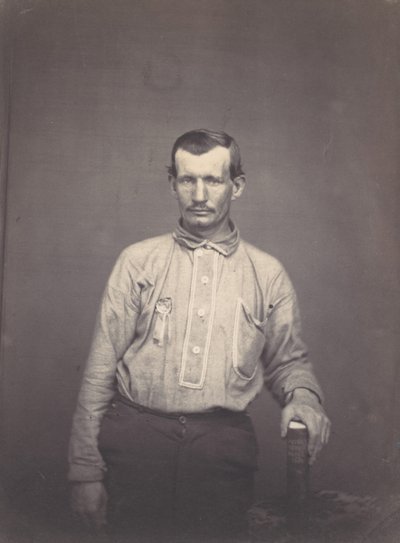 Hombre sosteniendo libro de la Oficina de Patentes, ca. 1857 de Oliver H. Willard.