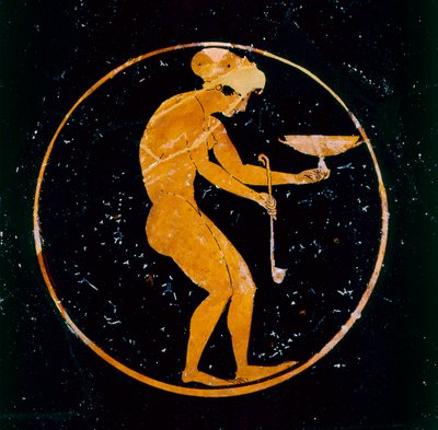 Copa de figuras rojas atenienses con chica desnuda con copa y cucharón dentro, 520 a.C. de Oltos