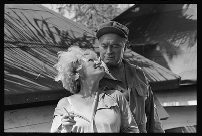 Bob Hope y Phyllis Diller en el set de 