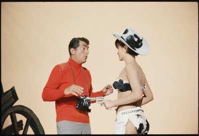 Dean Martin como Matt Helm en el set de 