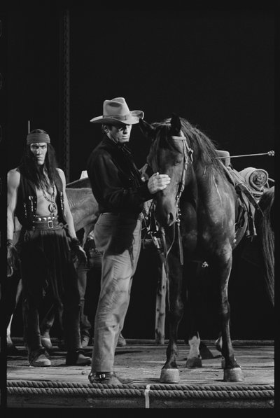 Gregory Peck con caballo en el set de 