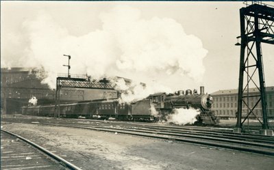Tren saliendo de la Estación Union, St. Louis de Oscar C. Kuehn